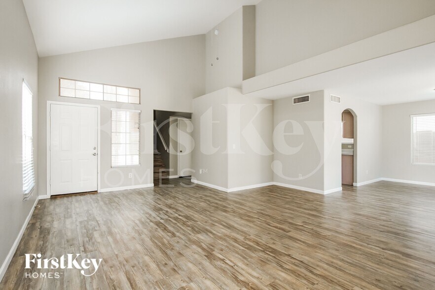 Building Photo - 7570 W Comet Ave