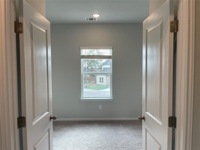 Building Photo - 122 Revere Dr