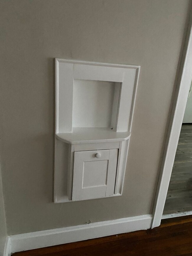 Building Photo - 3 Bedroom 1 Bathroom Single Family Home, North Clintonville