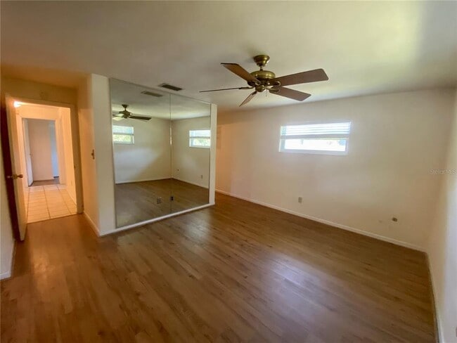 Building Photo - 2084 Ridgelane Rd