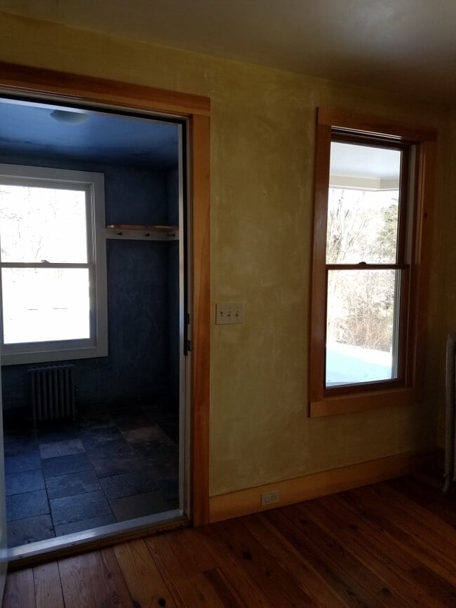 Building Photo - 143 Railroad Ave