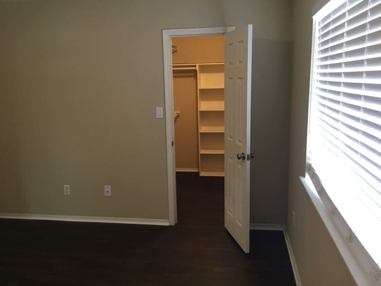 Building Photo - 10220 Country Sage Dr NW