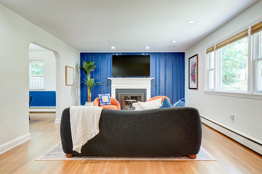 Building Photo - 7 Carol Ln