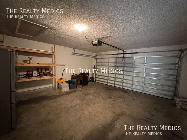 Building Photo - 833 Brightview Dr