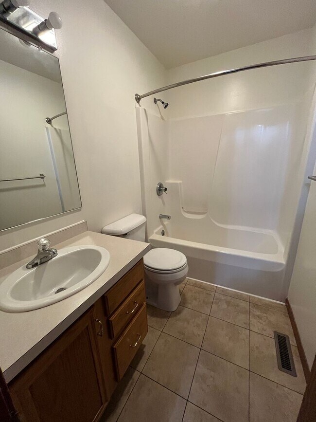 Building Photo - 124 Watertower Ct