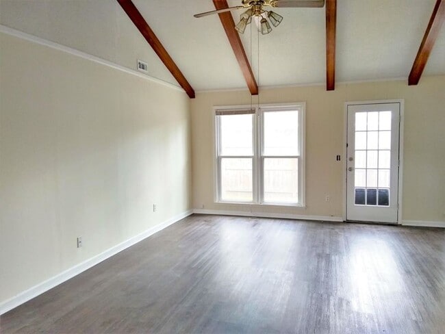 Building Photo - Cute, one story brick 3 Bedroom Brick Home