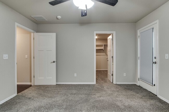 Building Photo - 8815 SW 45th St