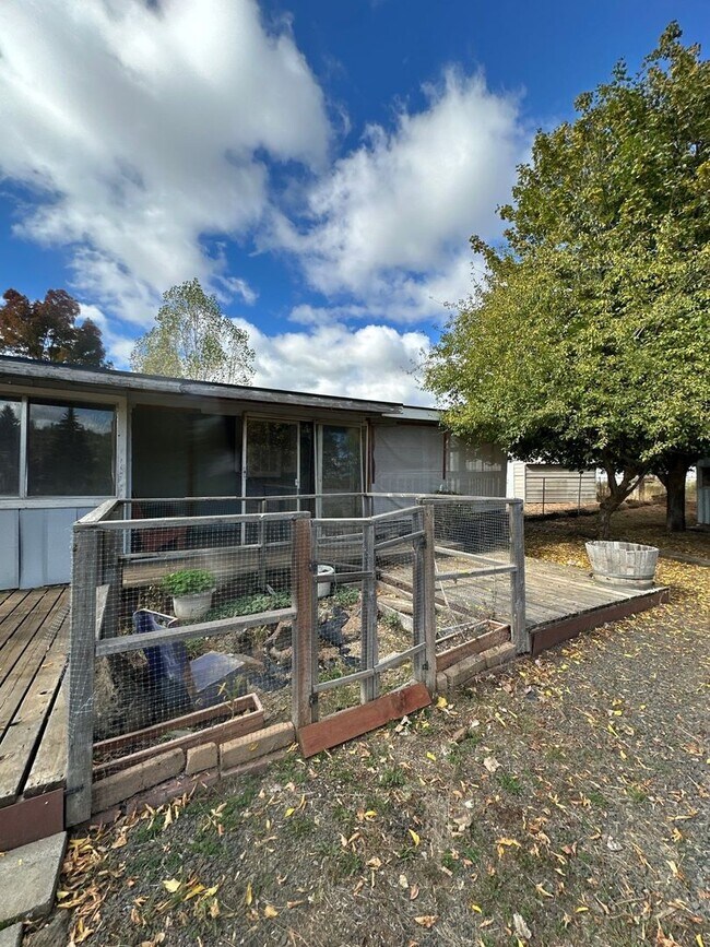 Building Photo - 15517 Riveredge Rd