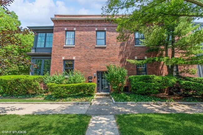 Building Photo - 621 Hinman Ave
