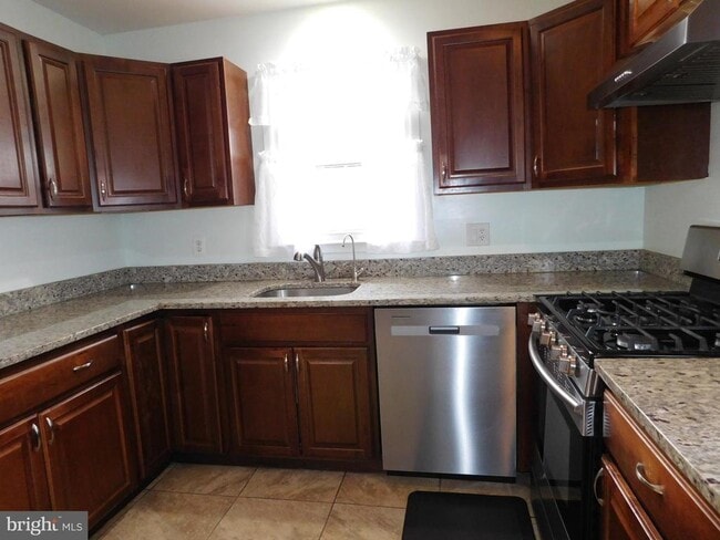 Building Photo - 8428 Aubrey Dr