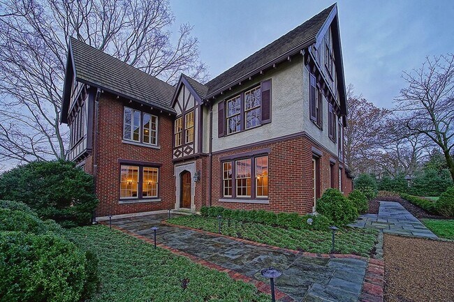 Building Photo - Stunning Tudor-style 4BR/3.5BA home in a prime, unbeatable location!