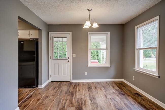 Building Photo - Newly Renovated 3 Bedroom Rental in Johnso...
