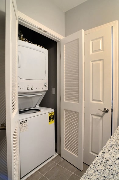 Building Photo - 201 S Main St