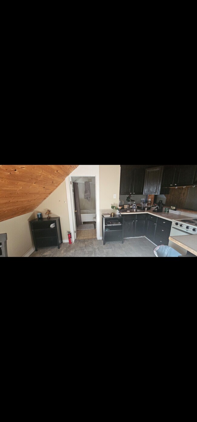 Building Photo - Home