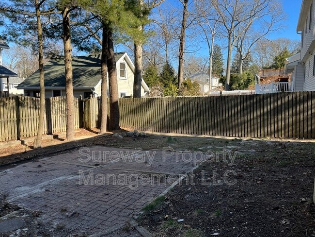 Building Photo - 513 Glenmere Ave