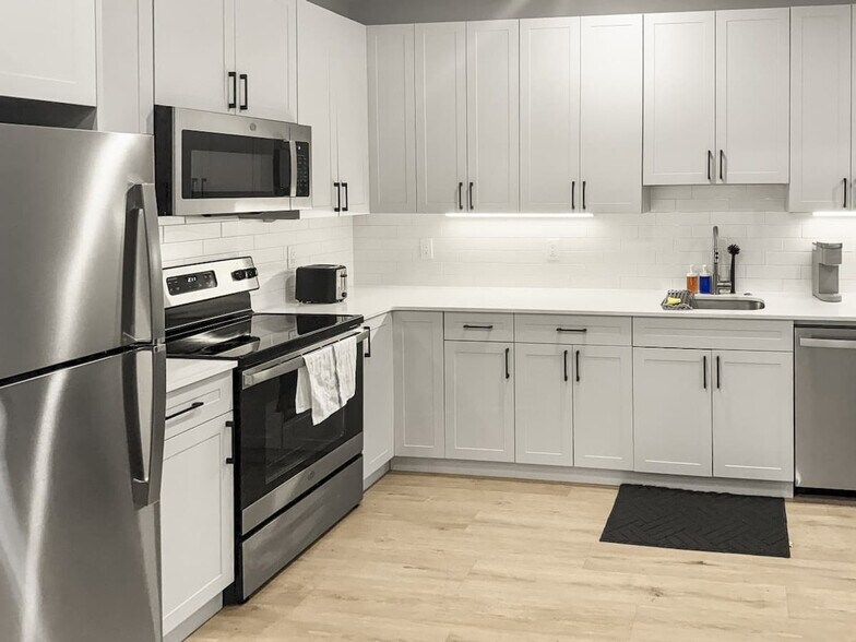 Building Photo - 626 N Delaware Ave