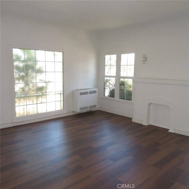 Building Photo - 1464 W 47th St