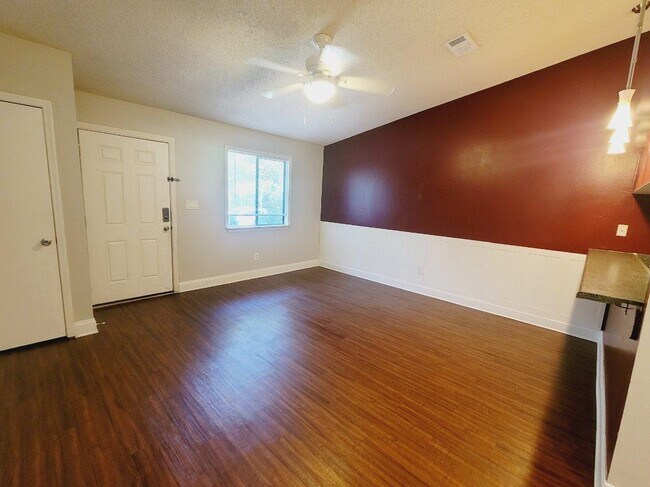 Building Photo - 2125 Sandpiper St