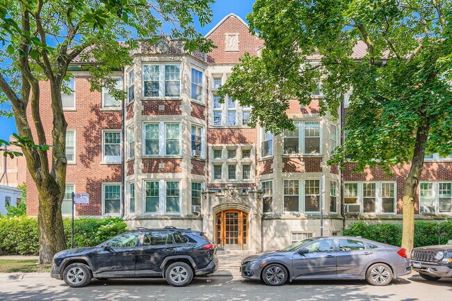 Building Photo - 2946 N Pine Grove Ave