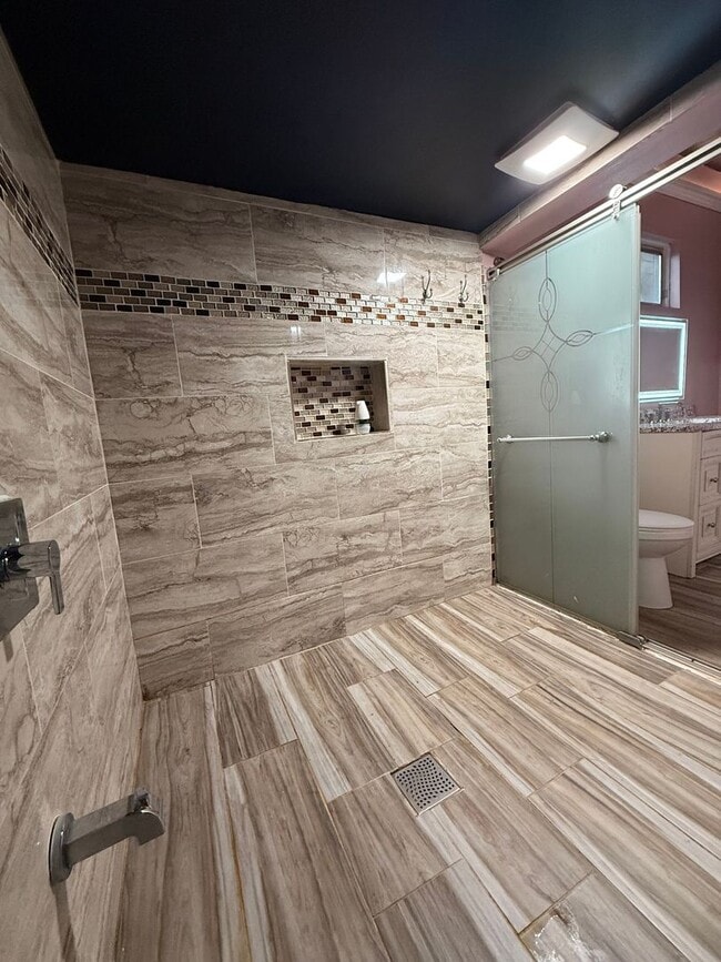 Building Photo - 4bd 1ba Home