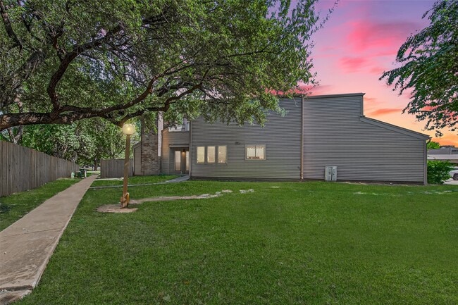 Building Photo - 1422 Chardonnay Dr