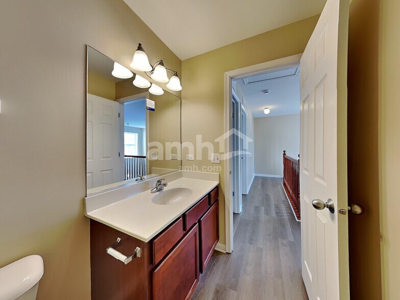 Building Photo - 1851 Candlelight Cir