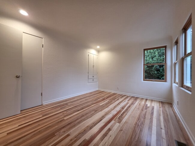 Building Photo - 963 Parkway Dr NW