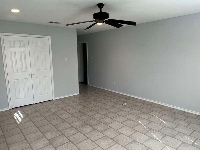 Building Photo - 1020-1022 Vera Court