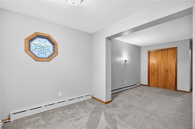 Building Photo - 3863 Wiltshire Rd