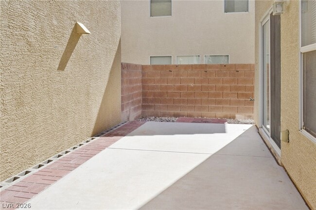 Building Photo - 520 Taunton St