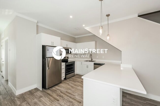 Building Photo - 3 Bedroom Pet-Friendly Home in Dallas, TX with Main Street Renewal