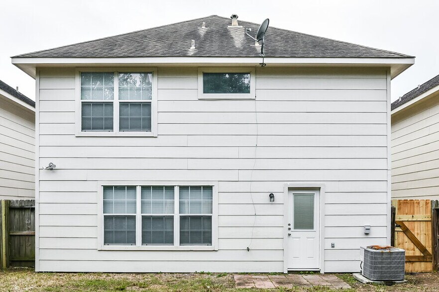 Building Photo - 11118 Opatrny Meadows Ln