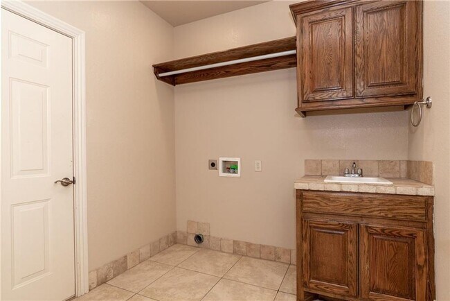 Building Photo - 3 Bedroom Bentonville home for Lease