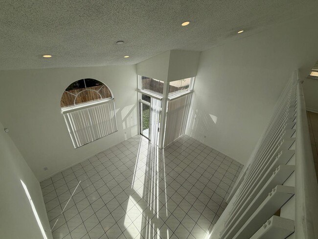 Building Photo - 3780 Amalfi Dr