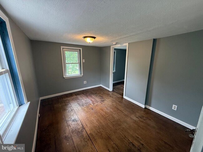 Building Photo - 1094 Kings Hwy