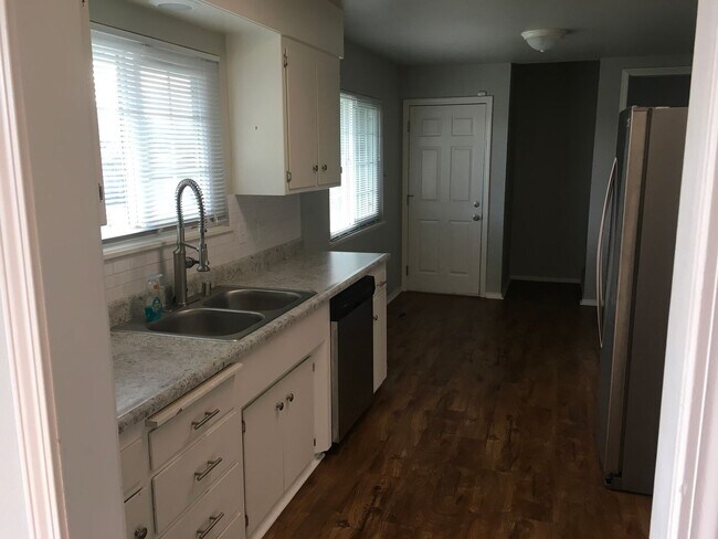 Building Photo - South Redding 2-Story Home, located in cul-de-sac