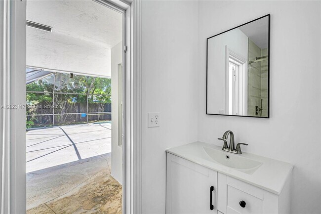 Building Photo - 13100 SW 81st Ave