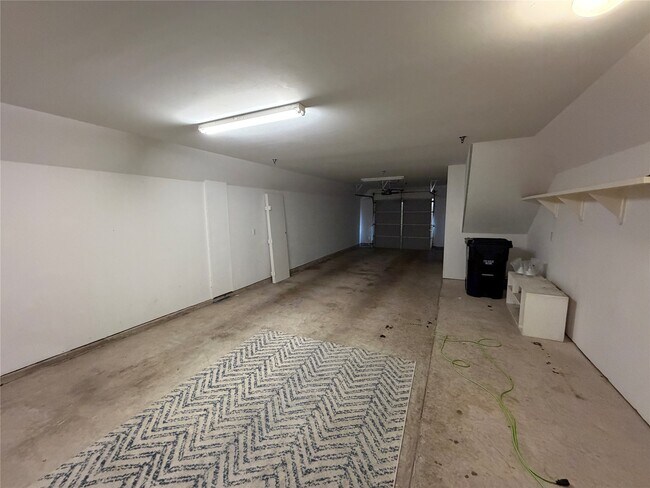 Building Photo - 8715 Meadowcroft Dr