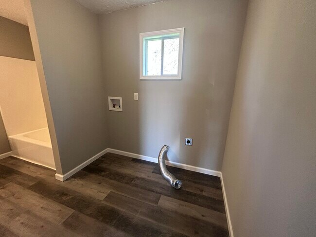 Building Photo - 108 Scott Dr