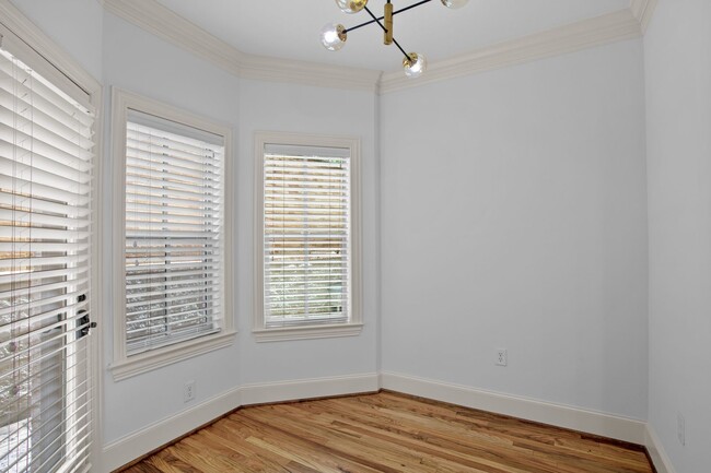 Building Photo - Luxury Highland Park Condo
