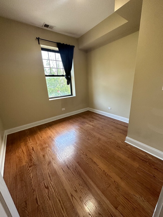 Building Photo - 4336 S Indiana Ave