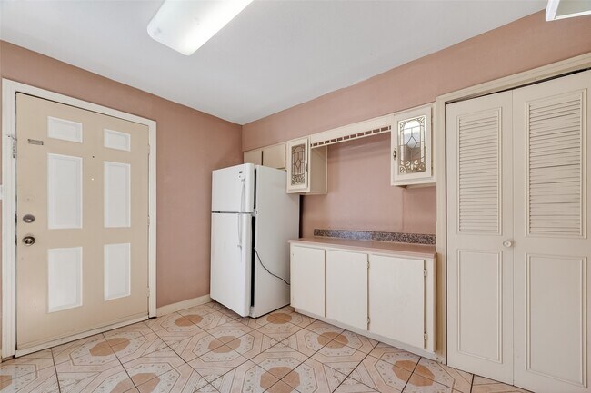 Building Photo - 968 Garapan St