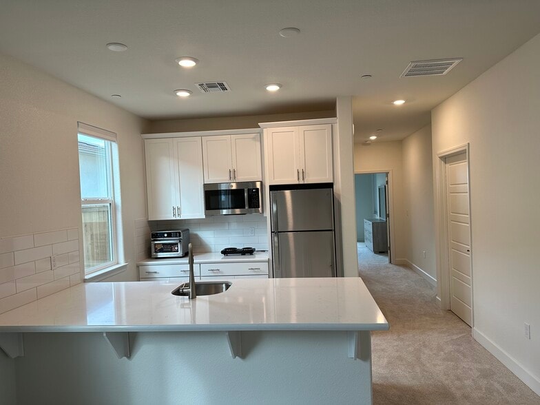 Building Photo - 5683 Drifton Way