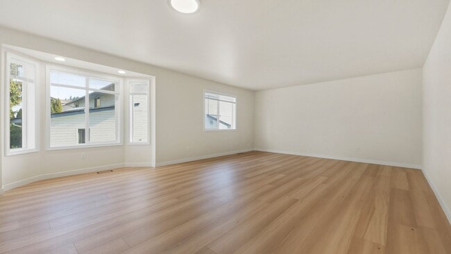 Building Photo - Spacious Mukilteo Duplex with Modern Upgrades