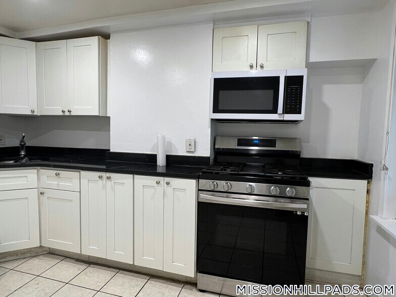 Building Photo - 848 Huntington Ave