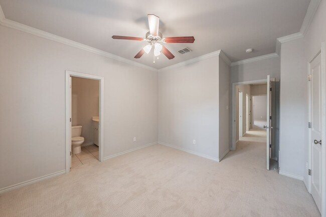 Building Photo - Charming 3-Bedroom, 2-Bathroom Townhome – ...