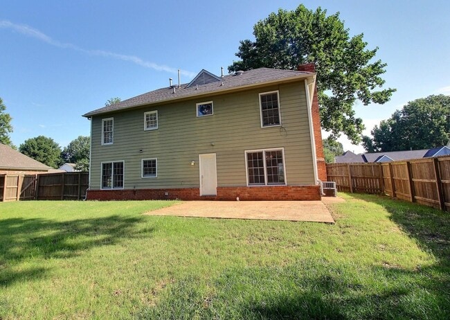 Building Photo - 383 E Valleywood Dr