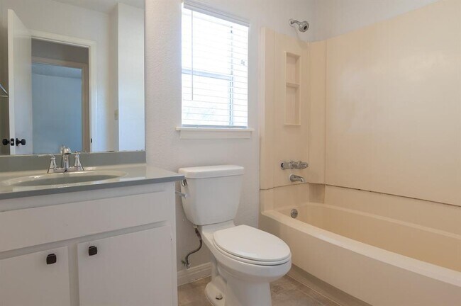 Building Photo - 608 Old Manchaca Rd