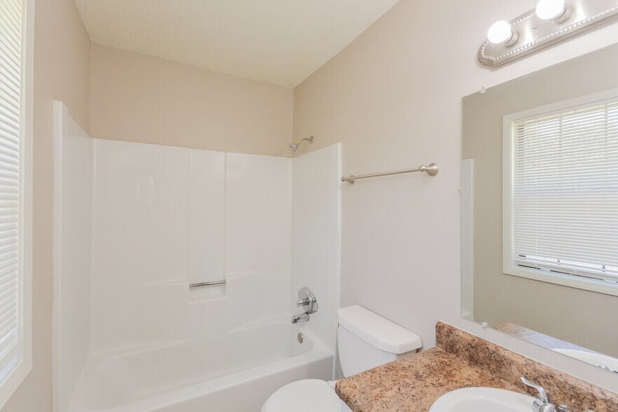 Building Photo - 1731 Underwood Dr SE
