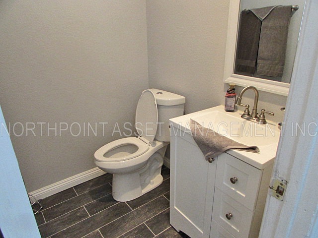 Building Photo - Bright and contemporary 3 bedroom, 2 bath ...
